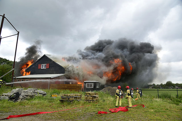 2019/124/20190608-14u38 GB 036 Grote brand Sloterweg.jpg